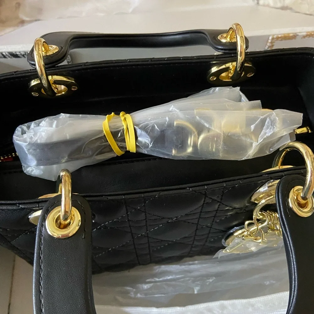 Classy lady bag CD Black Quilted Tote - Picture 14 of 16